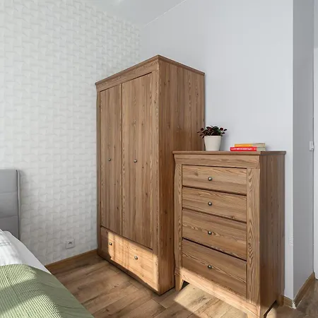 Shortstaypoland Urwana B149 ורשה